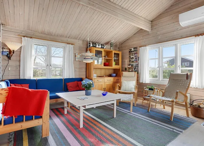 3 Bedroom Lovely In Feriehus
