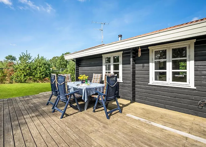 3 Bedroom Lovely In Feriehus