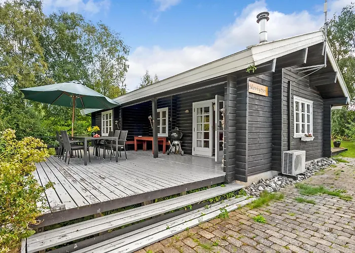 Feriehus 3 Bedroom Lovely In